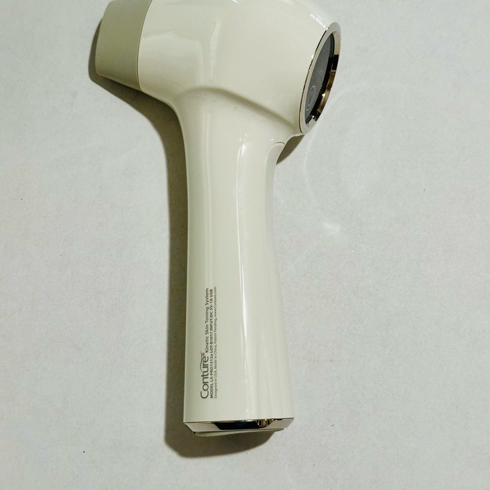 Conture Kinetic Skin Tone System 
New with no box Charger Missing